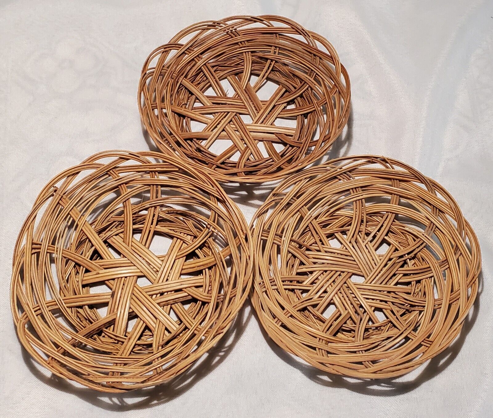 Vintage Set of 3 Small Round Woven Light Tone Wicker Basket