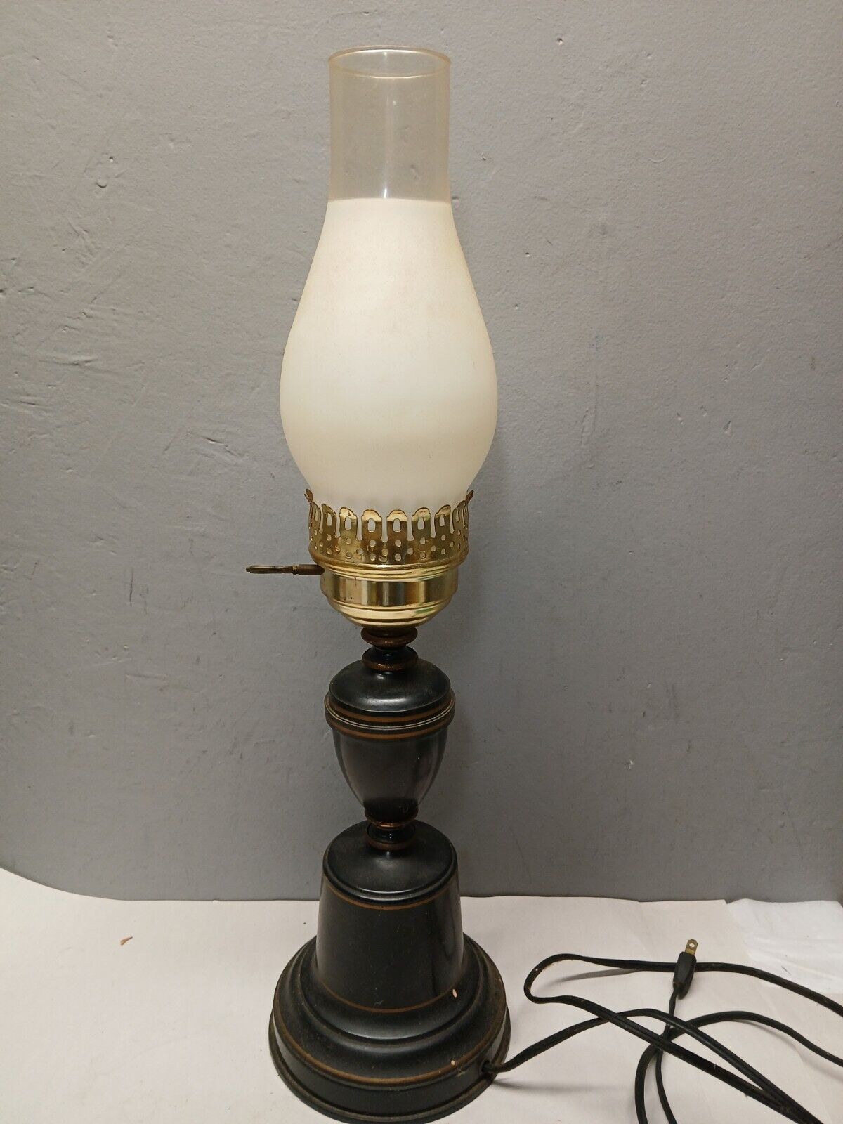 Vintage Mid Century Modern Art Deco Hurricane Accent Lamp