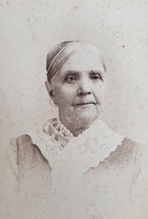 Old Victorian Woman\'s Portrait Cabinet Card Photo 1800s -Dereich, Lyons, NY