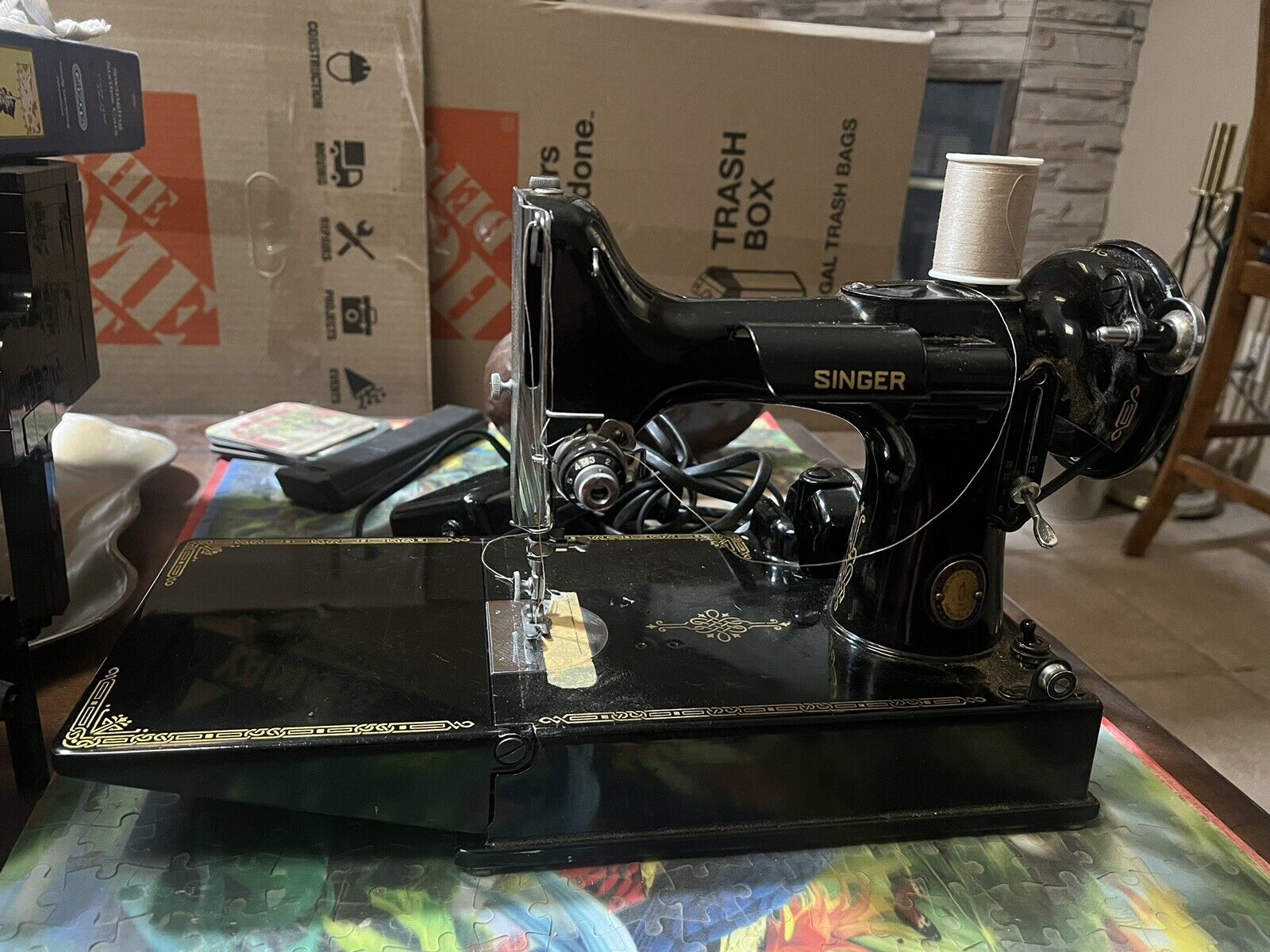1948 SINGER FEATHERWEIGHT MODEL # 221 PORTABLE SEWING MACHINE W/ CASE & EXTRAS