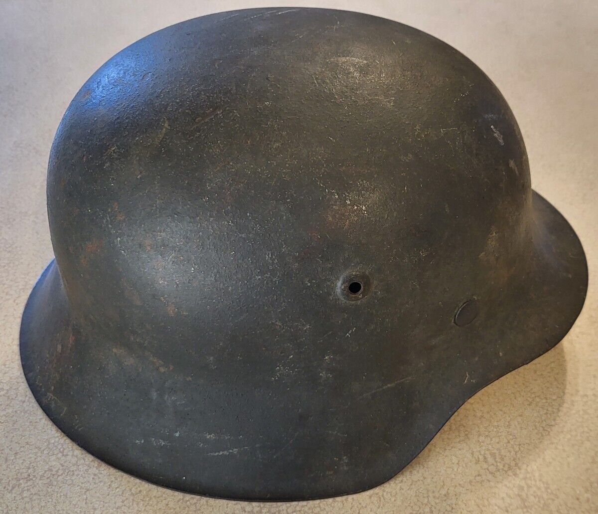 WWII German No Decal M42 Helmet w/ Liner. Large Size 68 hkp68