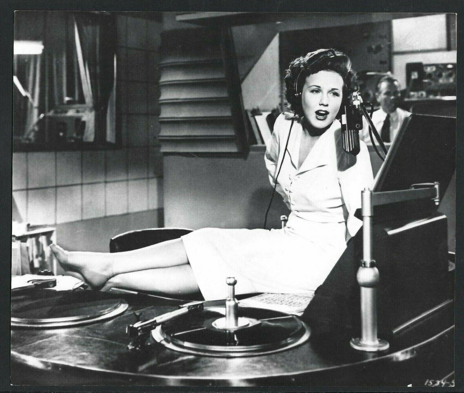 DEANNA DURBIN ACTRESS VINTAGE ORIGINAL 1947 PHOTO