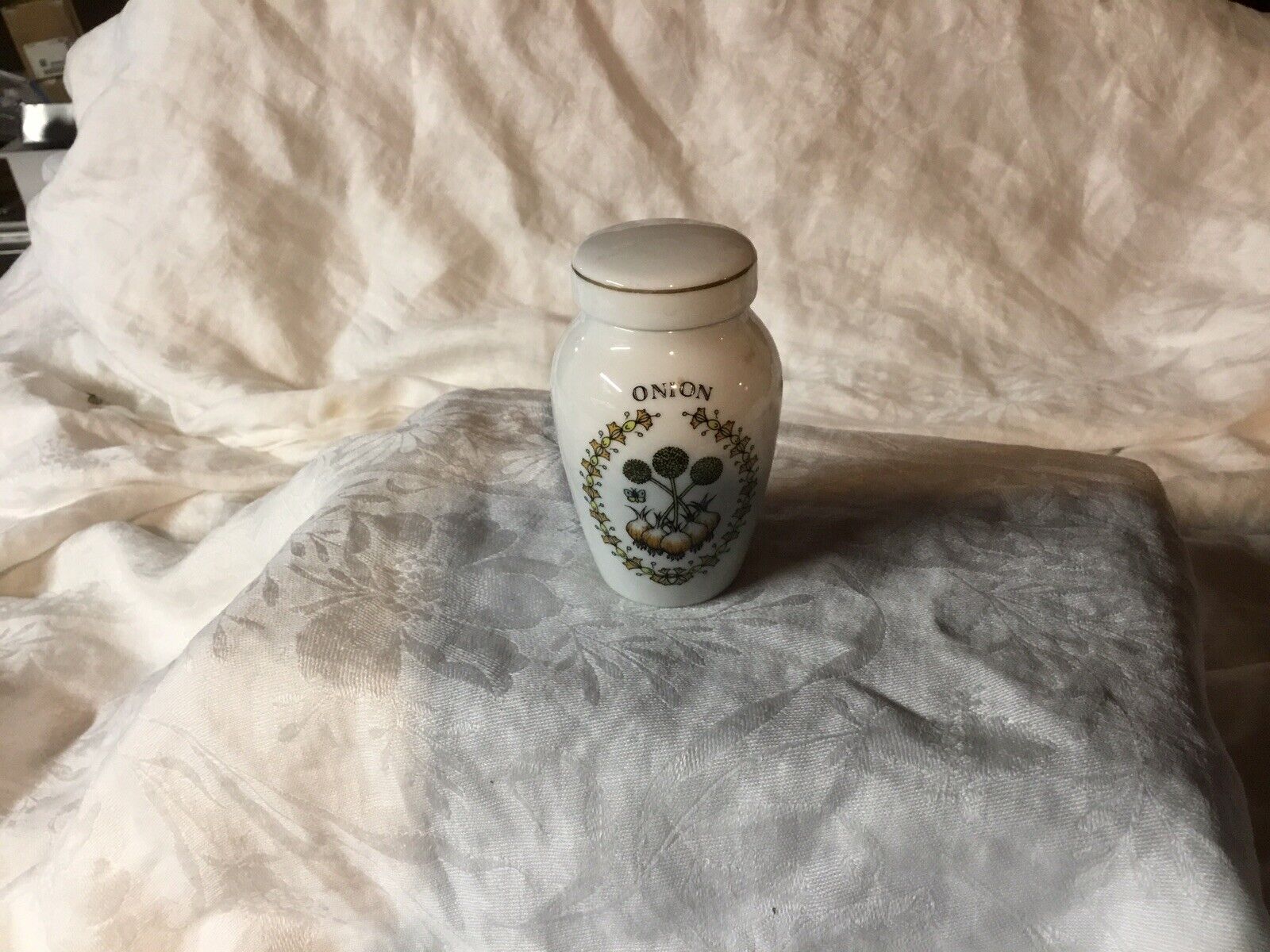 Vintage 1985 Franklin Mint Gloria Concepts Inc Porcelain ONION Spice Jar