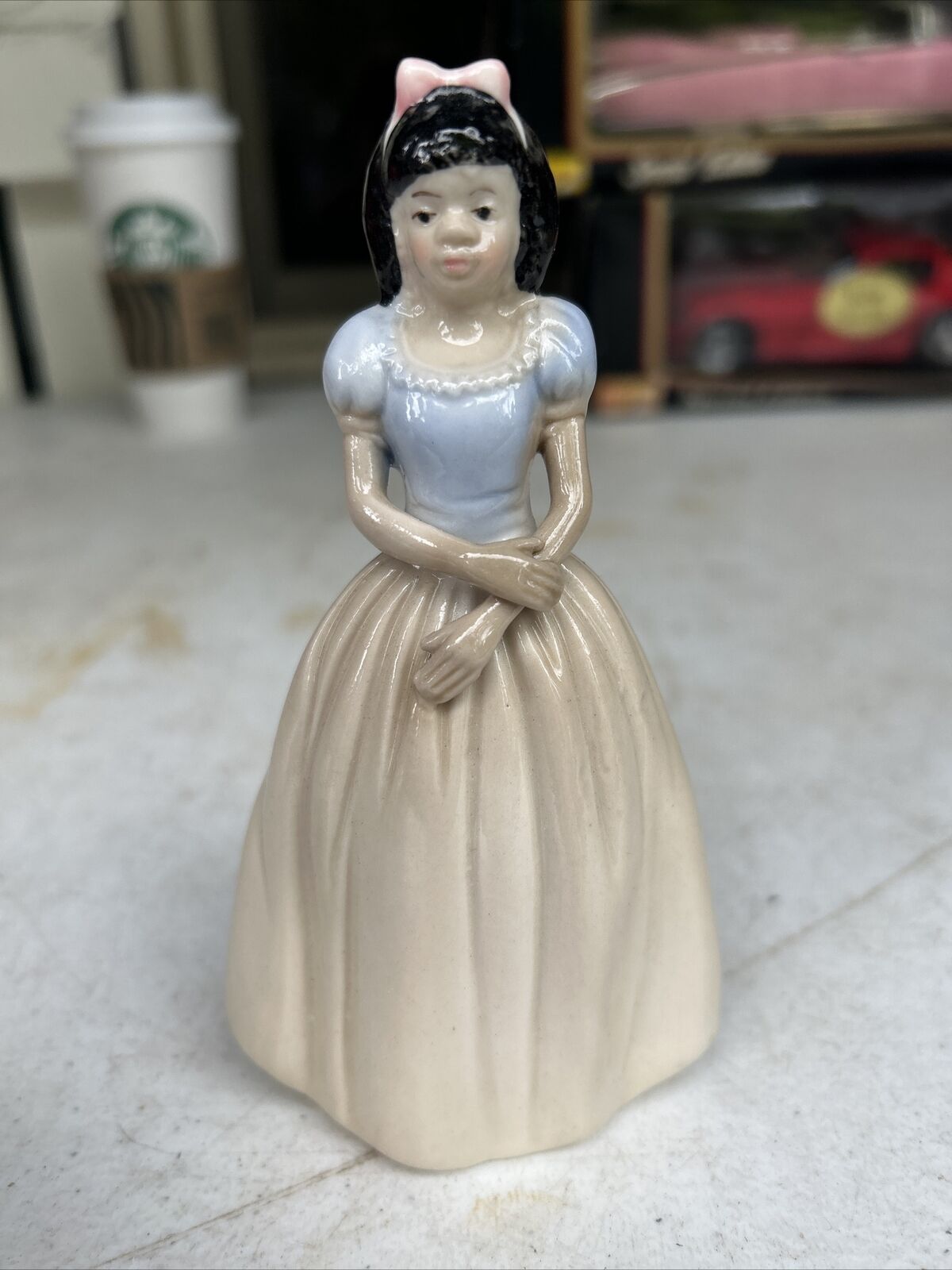 Snow White Porcelain Figurine Vintage  5.5\