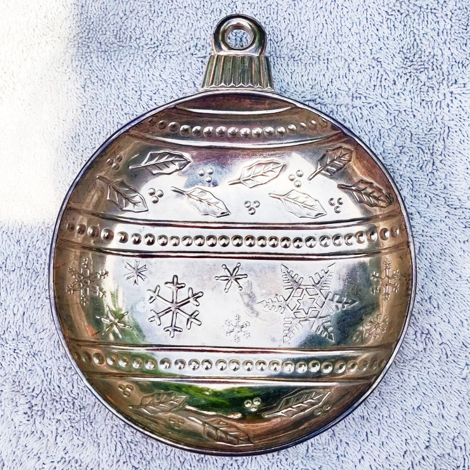 International Silver Co. Plated Holiday / Christmas Ornament Bowl - round 