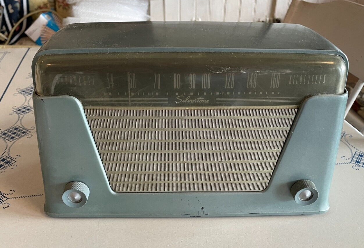 Vintage 1948-1949 Model No.8005 Silvertone Radio