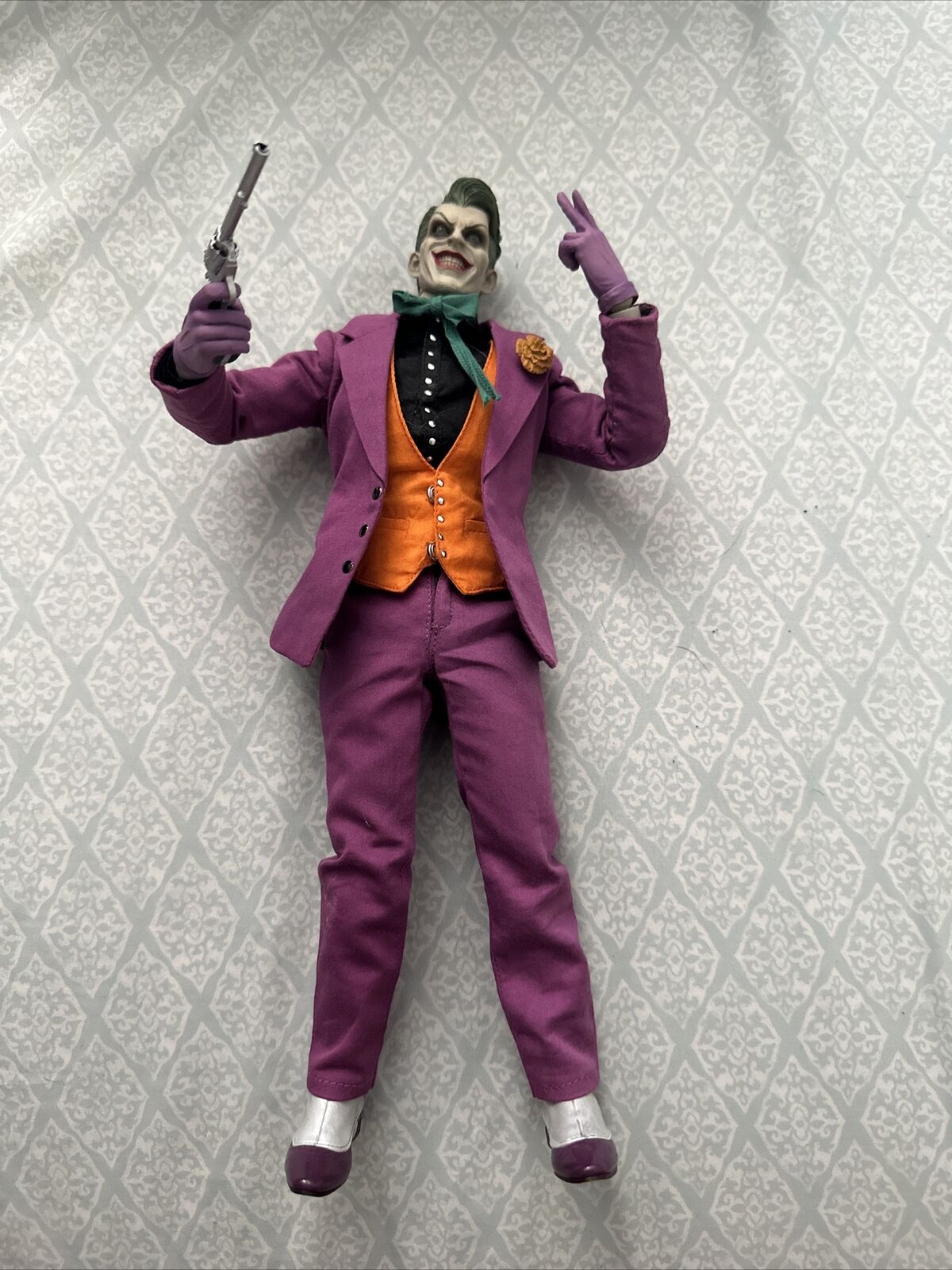 Sideshow Collectibles 100426 DC Comics The Joker 1/6 scale figure PREOWNED