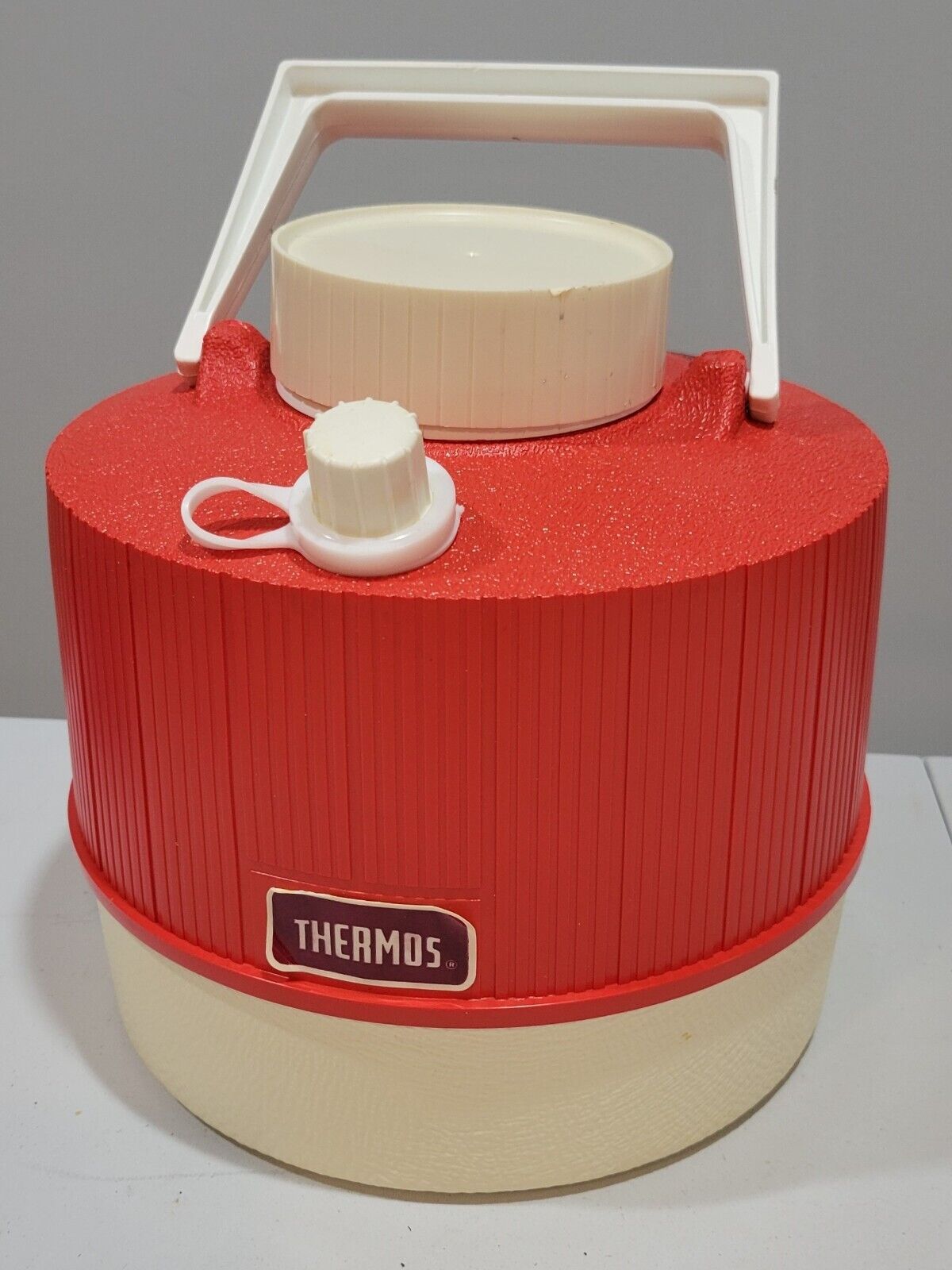 VINTAGE RED PLASTIC THERMOS 1 GALLON INSULATED JUG - CLEAN