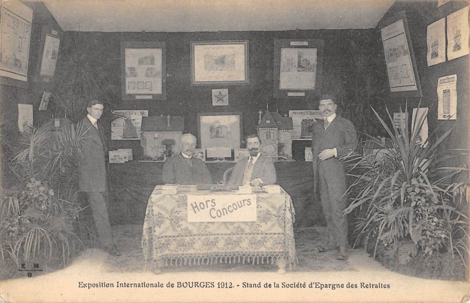 CPA 18 INTERNATIONAL EXHIBITION OF BOURGES 1912 / STAND OF THE SOCIETY OF SAVINGS