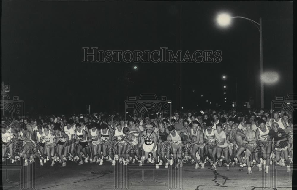 1985 Press Photo Starting Line Of Storm The Bastille Race, Summerfest