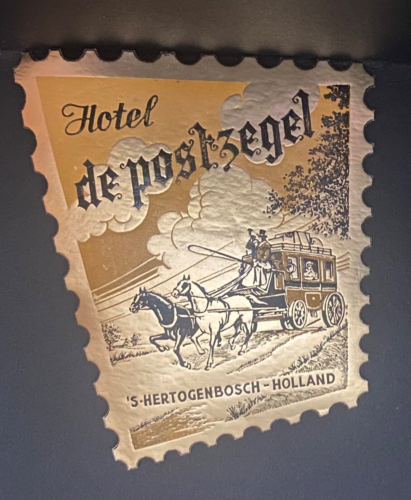 Hotel de postzegel ‘S HERTOGENBOSCH HOLLAND~DieCut Foil Luggage Label~Stagecoach