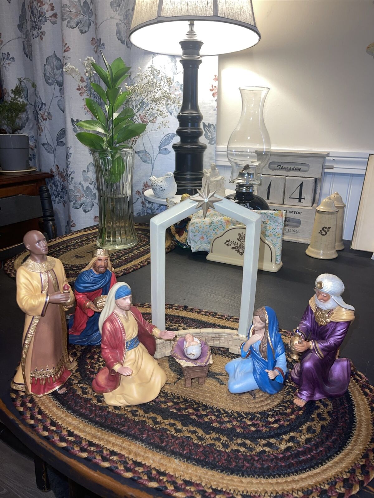 Hallmark HOLY FAMILY & Three Kings From Afar - 8 Figurines 2005 - Incredible