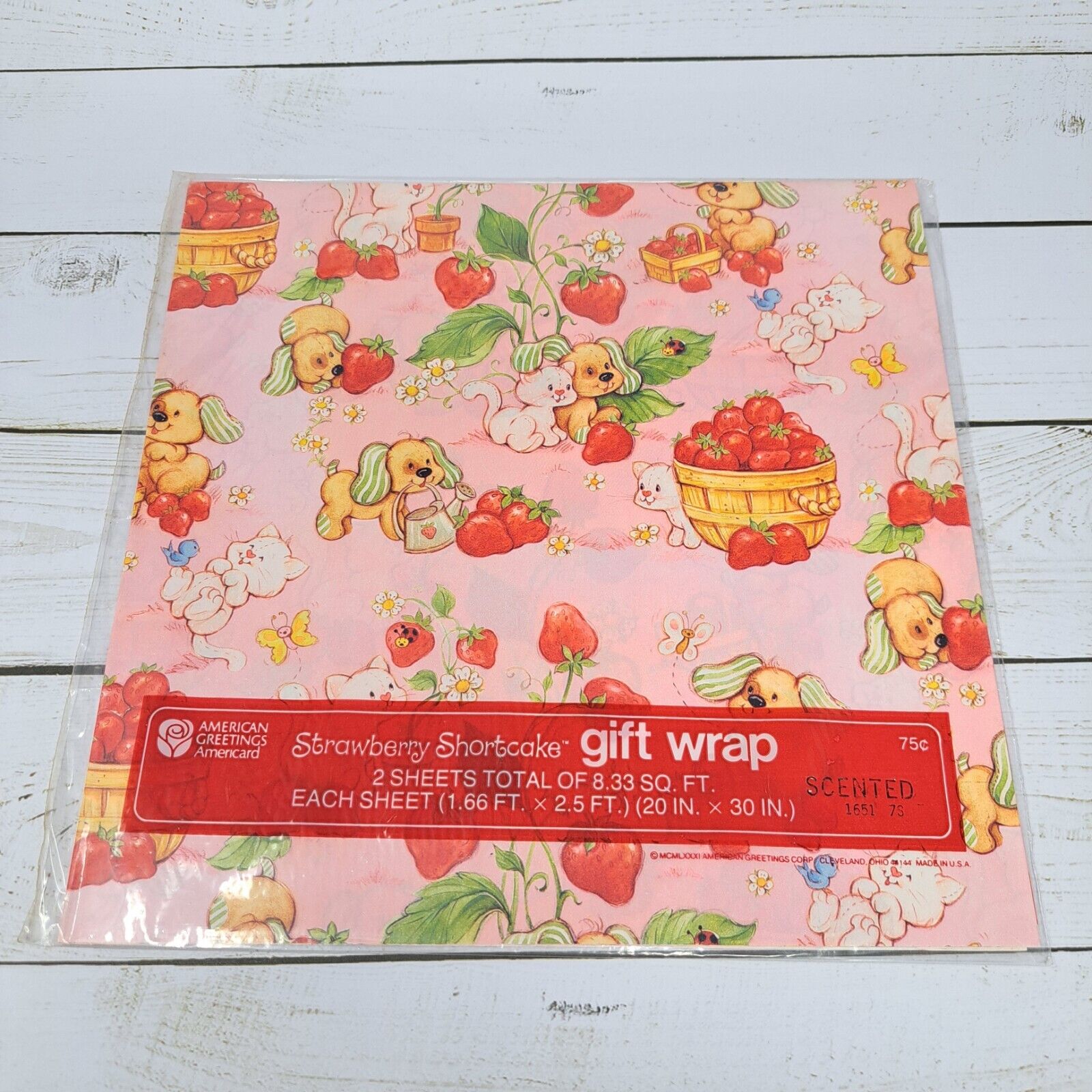 1981 VTG Strawberry Shortcake American Greetings Scented Gift Wrap 2 Sheets Dogs