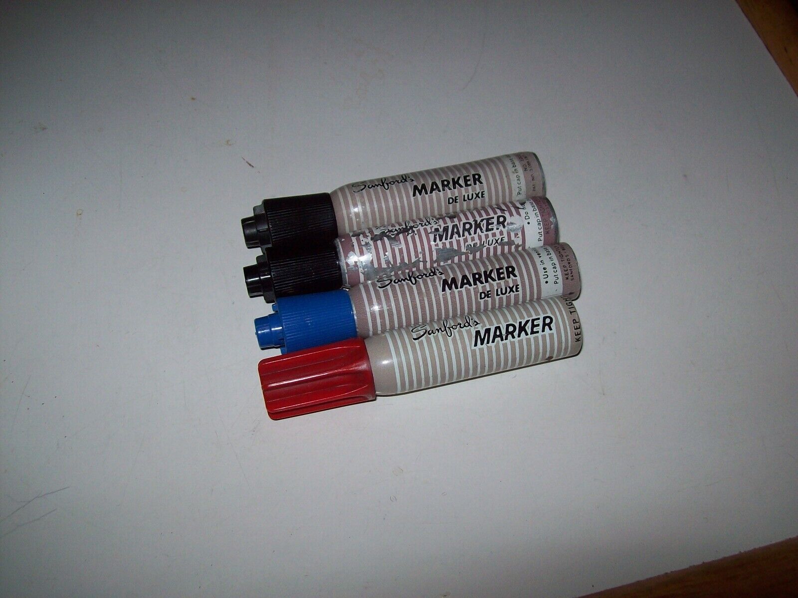 Lot of 4 Vintage DeLuxe Sanford Permanent Marker - black blue + dried up red