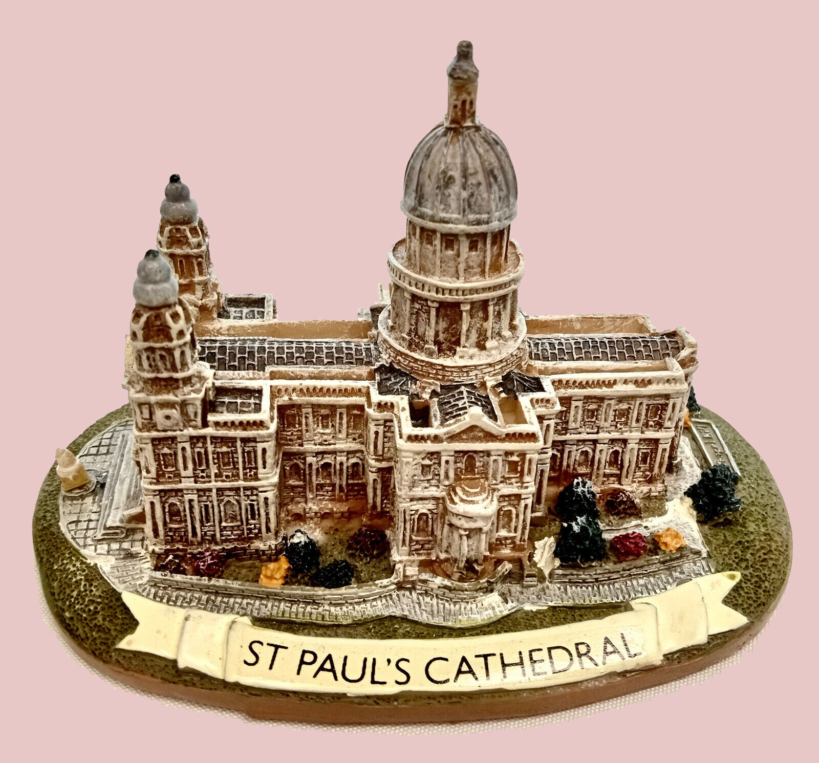 St Paul's Cathedral Miniature Handpainted Figurine (Pre-owned)