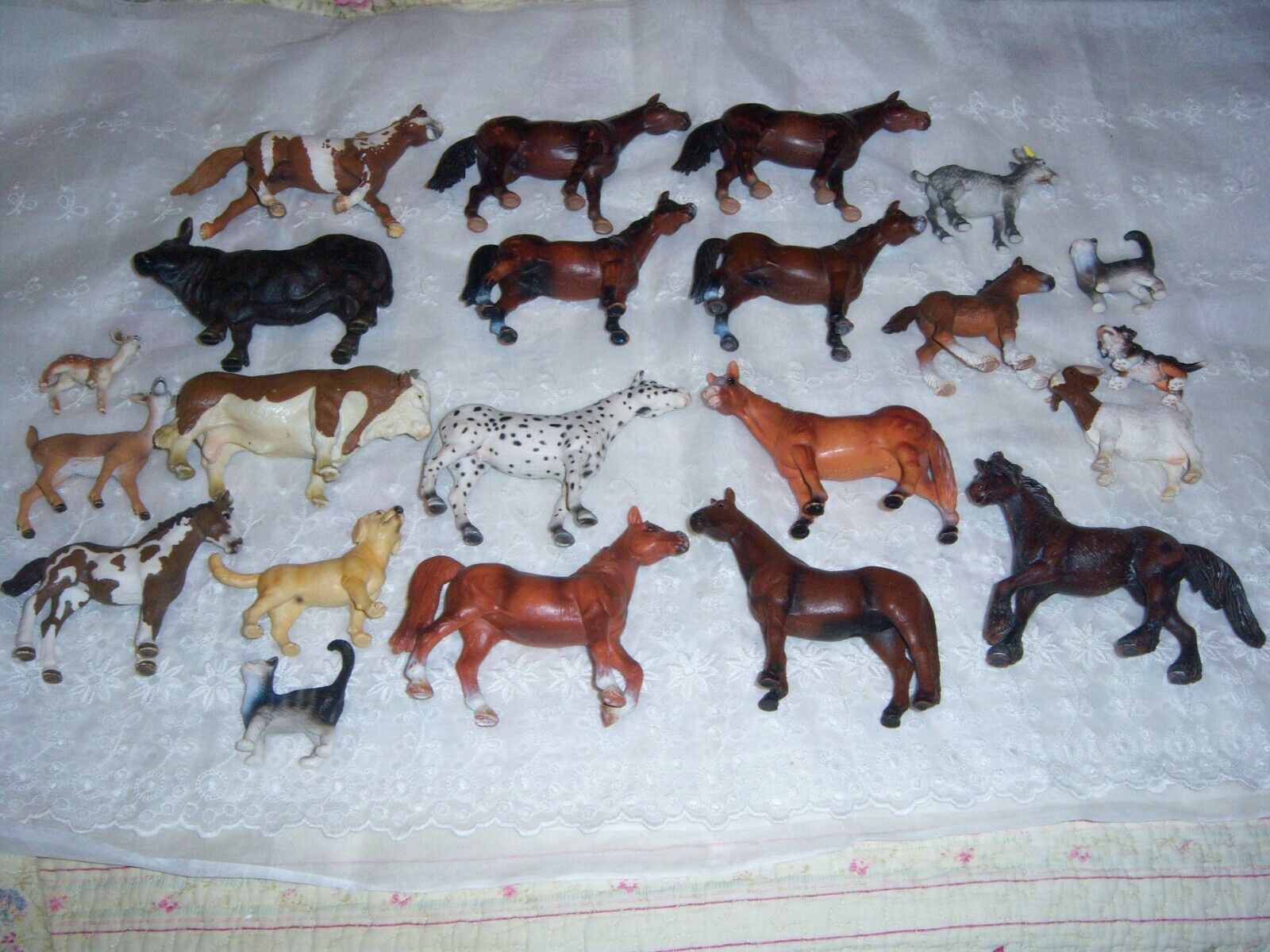 Schleich  Large Lot Farm Animals Bulls Horses Colts Goats Dogs Cats Deer