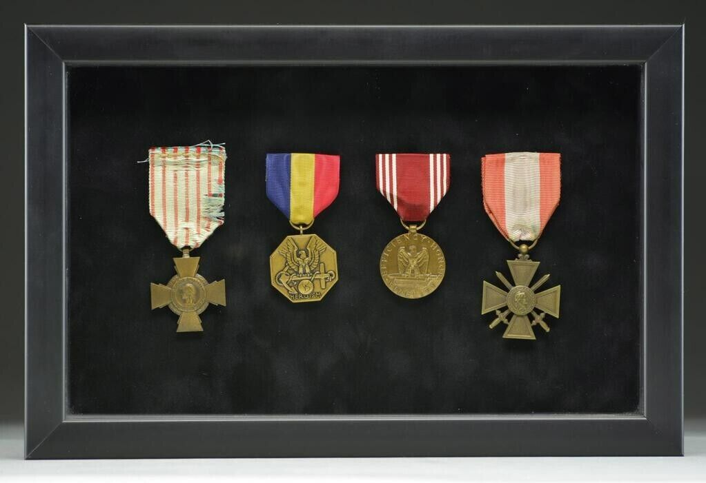 WW1 WWI - 2 FRENCH & 2 US MEDALS IN CASE Combatants, War Cross, Croix de guerre