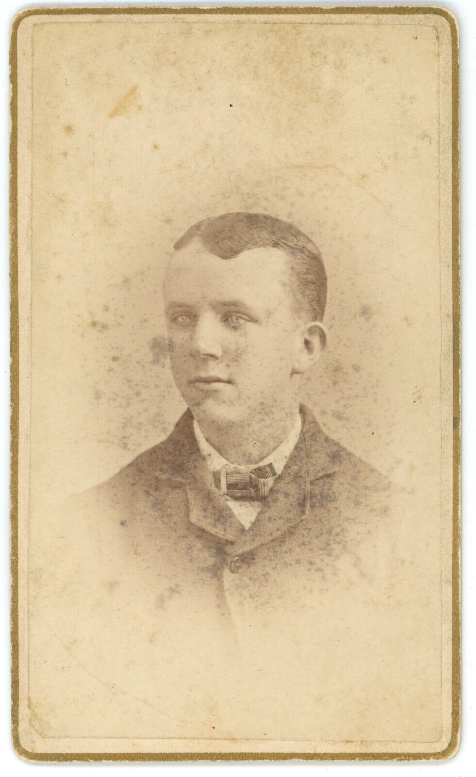 CIRCA 1880'S ANTIQUE CDV OF YOUNG BOY IN SUIT W. HAUNTING PIERCING EYES - NAMED