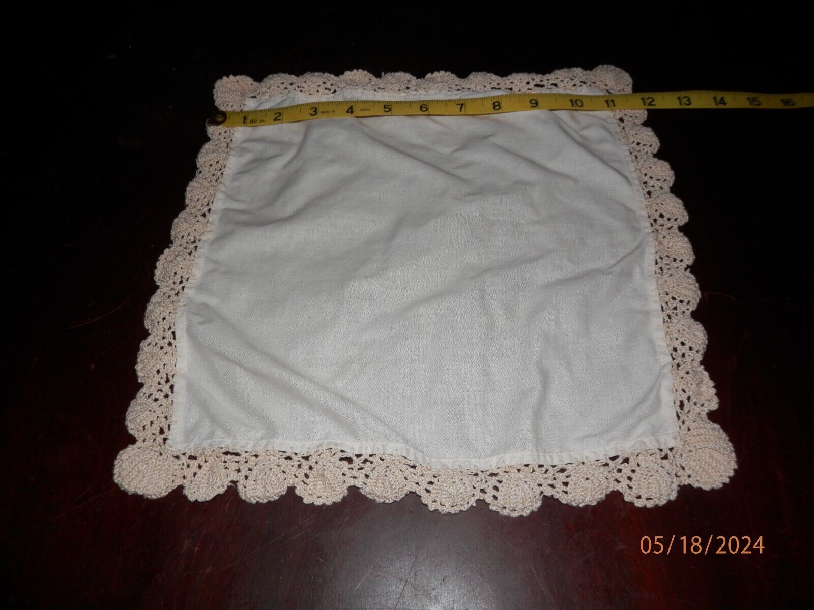 4 VINTAGE HANDCRAFTED SQUARE PLACEMATS BEIGE CROCHET AROUND WHITE 12X12
