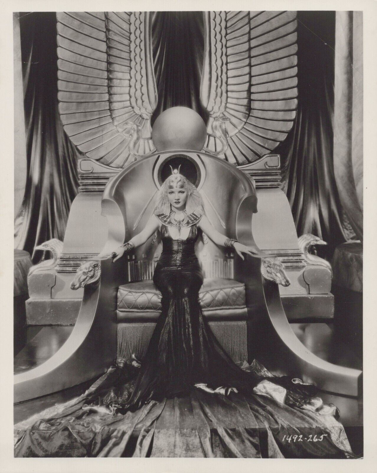 HOLLYWOOD BEAUTY CLAUDETTE COLBERT in CLEOPATRA PORTRAIT 1950s VINTAGE Photo C41