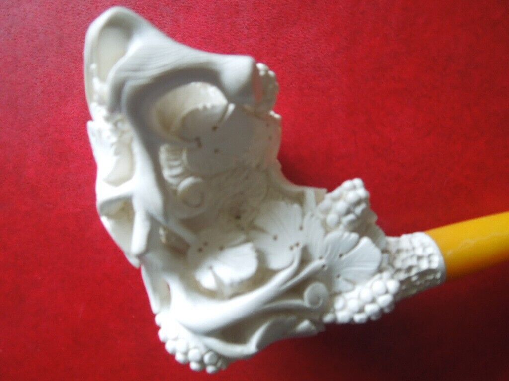 J5686 VTG VERY NICE CARVED GRAPES & LEAVES MEERSCHAUM  TABACCO PIPE  SEE DESCRIP