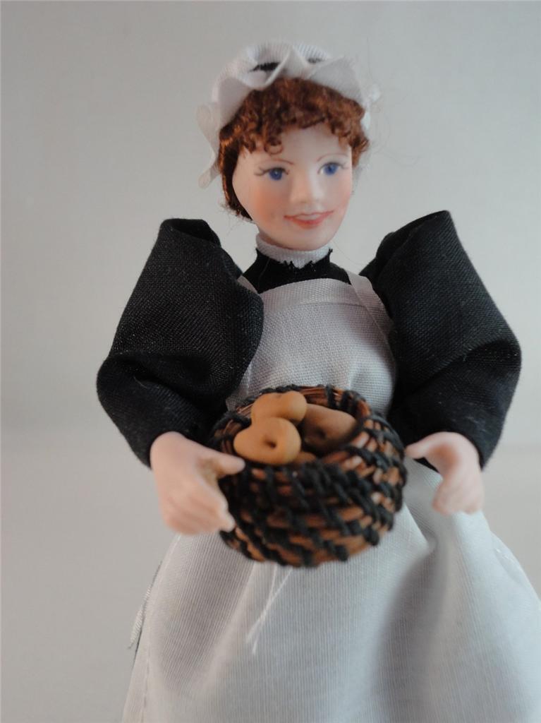 *Pine Needle BASKET - Miniature - Artist Handmade  Vintage Dollhouse Size