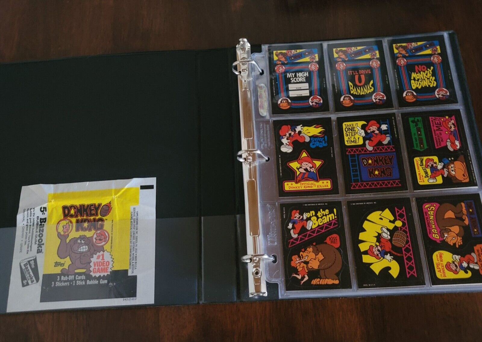 1982 Topps Donkey Kong Trading Card Set - Complete with Collectors Binder