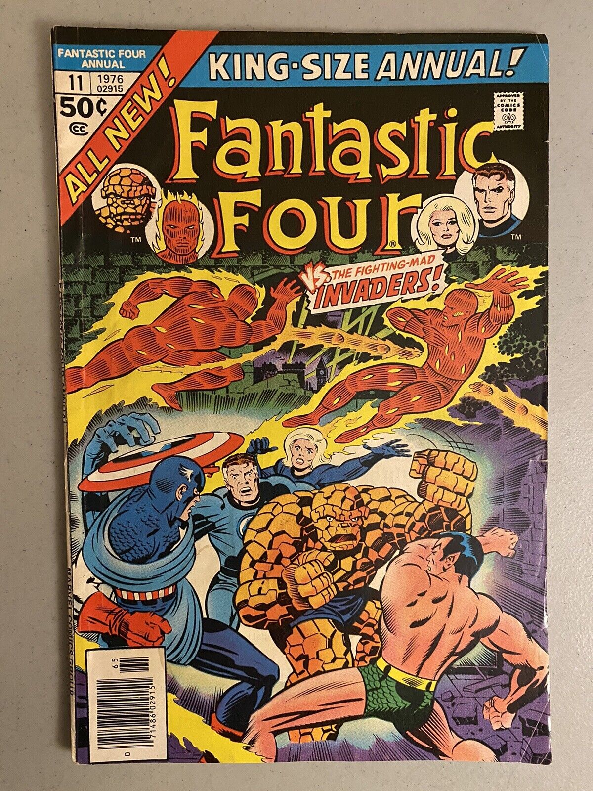 Fantastic Four Annual 11, Mid Grade, Marvel 1976, Buscema, Kirby, Invaders