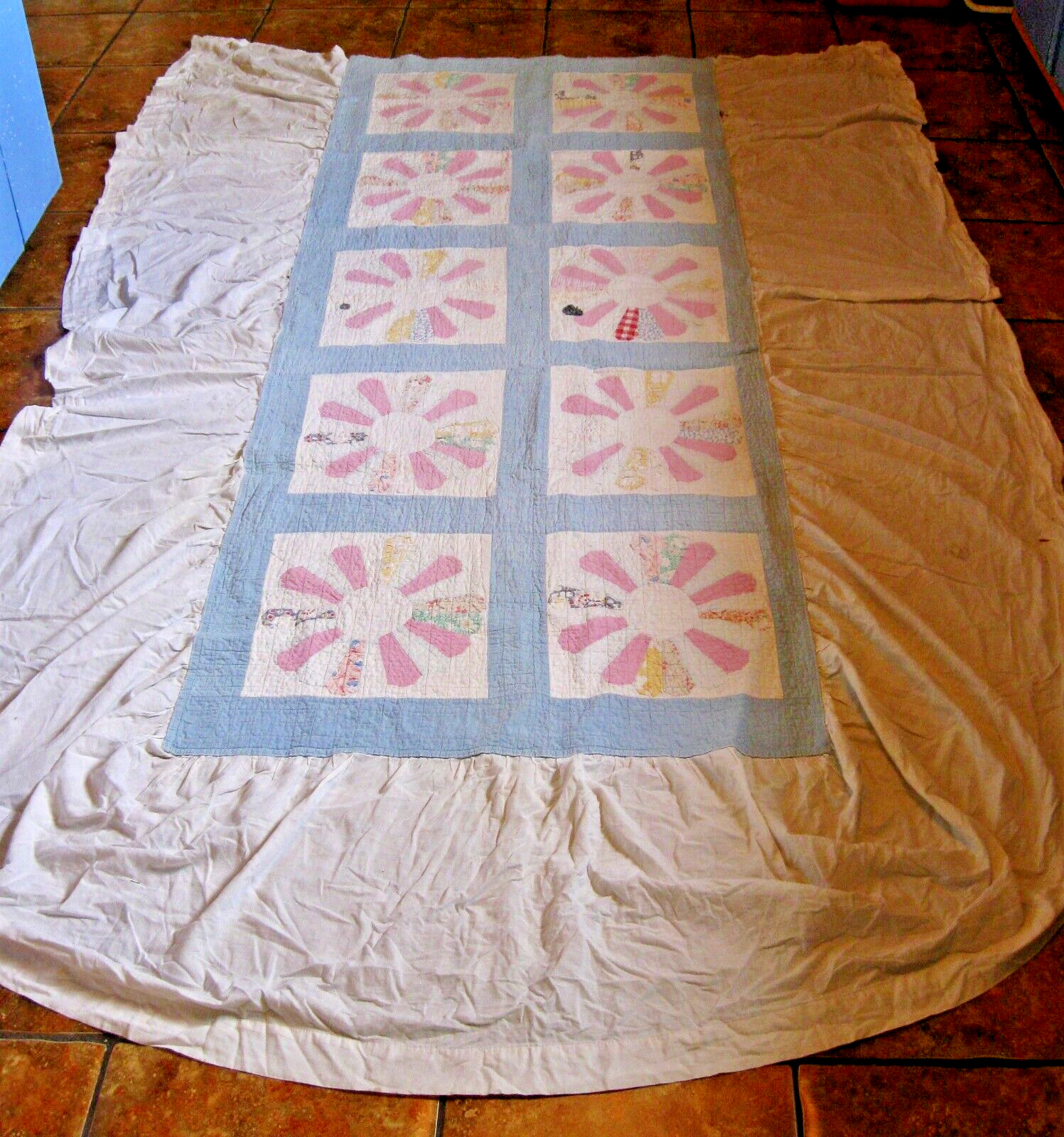 Vintage 1940\'s? Handmade Flower Quilt; Cotton; DISTRESSED; Attached Bed Skirt