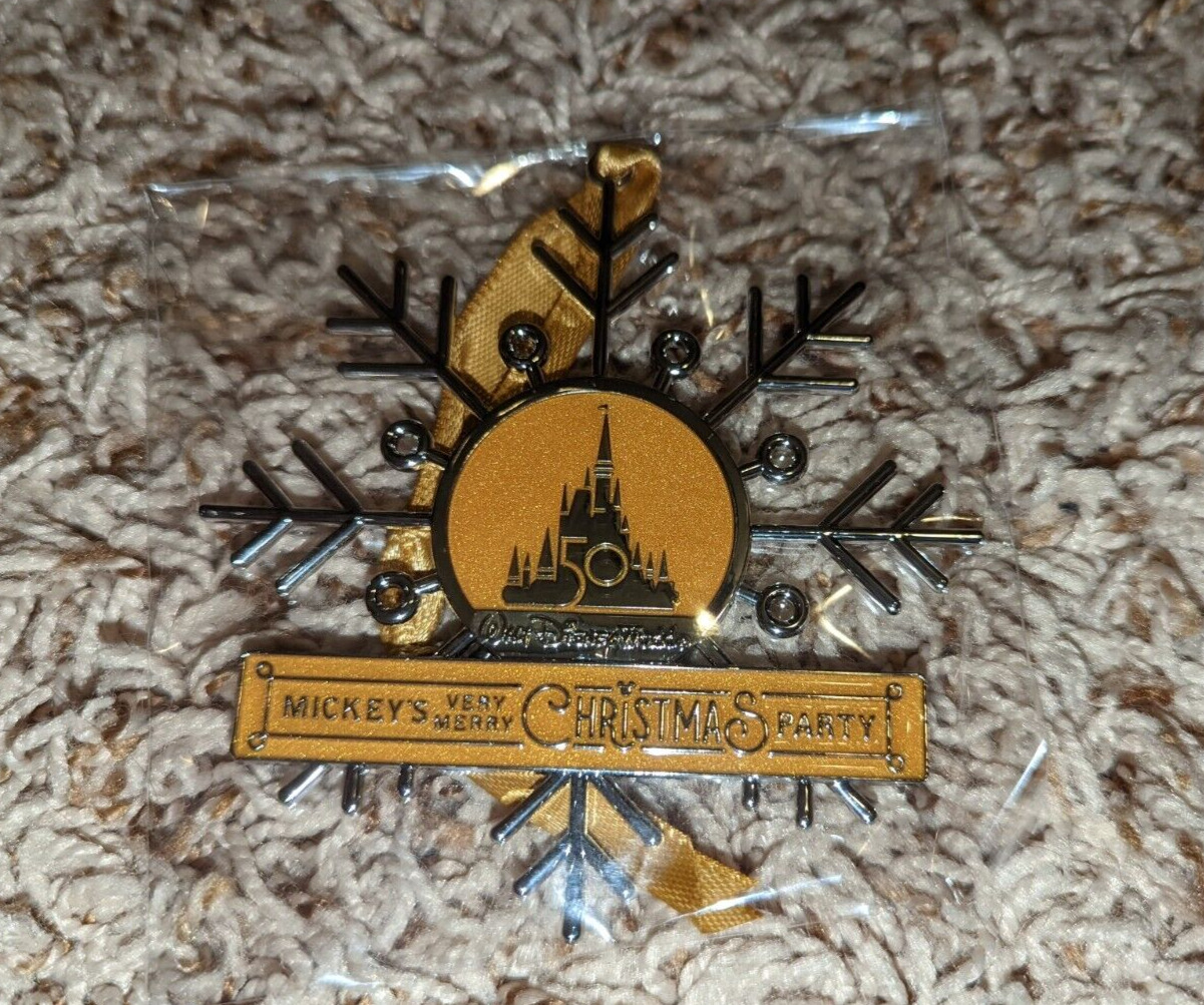 2022 Disney World Mickey's Very Merry Christmas Party Snowflake Ornament NEW