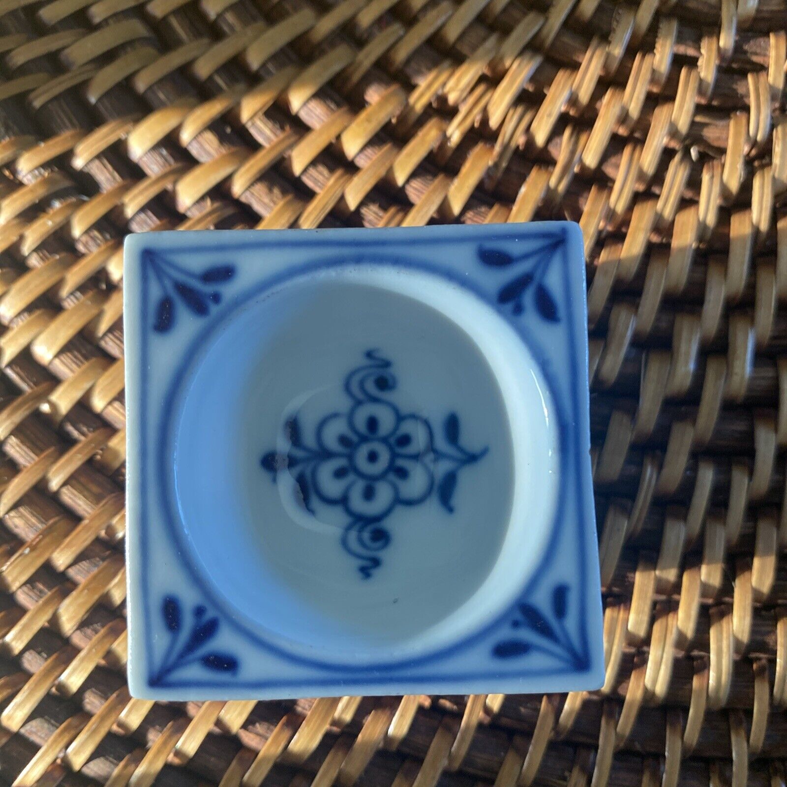 Antique Meissen Germany Porcelain Strawflower Blue Onion Square Salt Dip 4cm