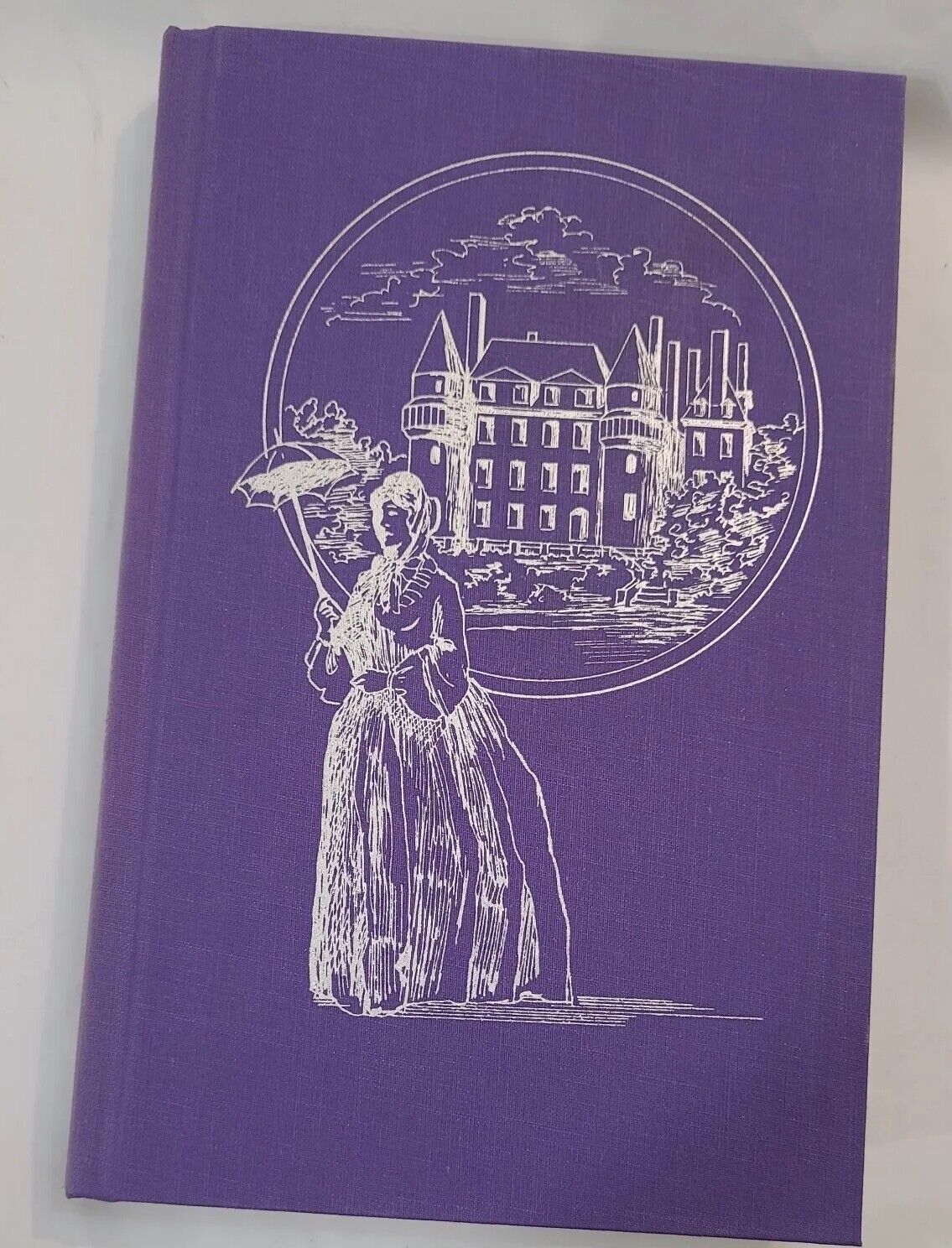 A woman\'s life by Guy de Maupassent first edition 1993 The Heritage  Press 