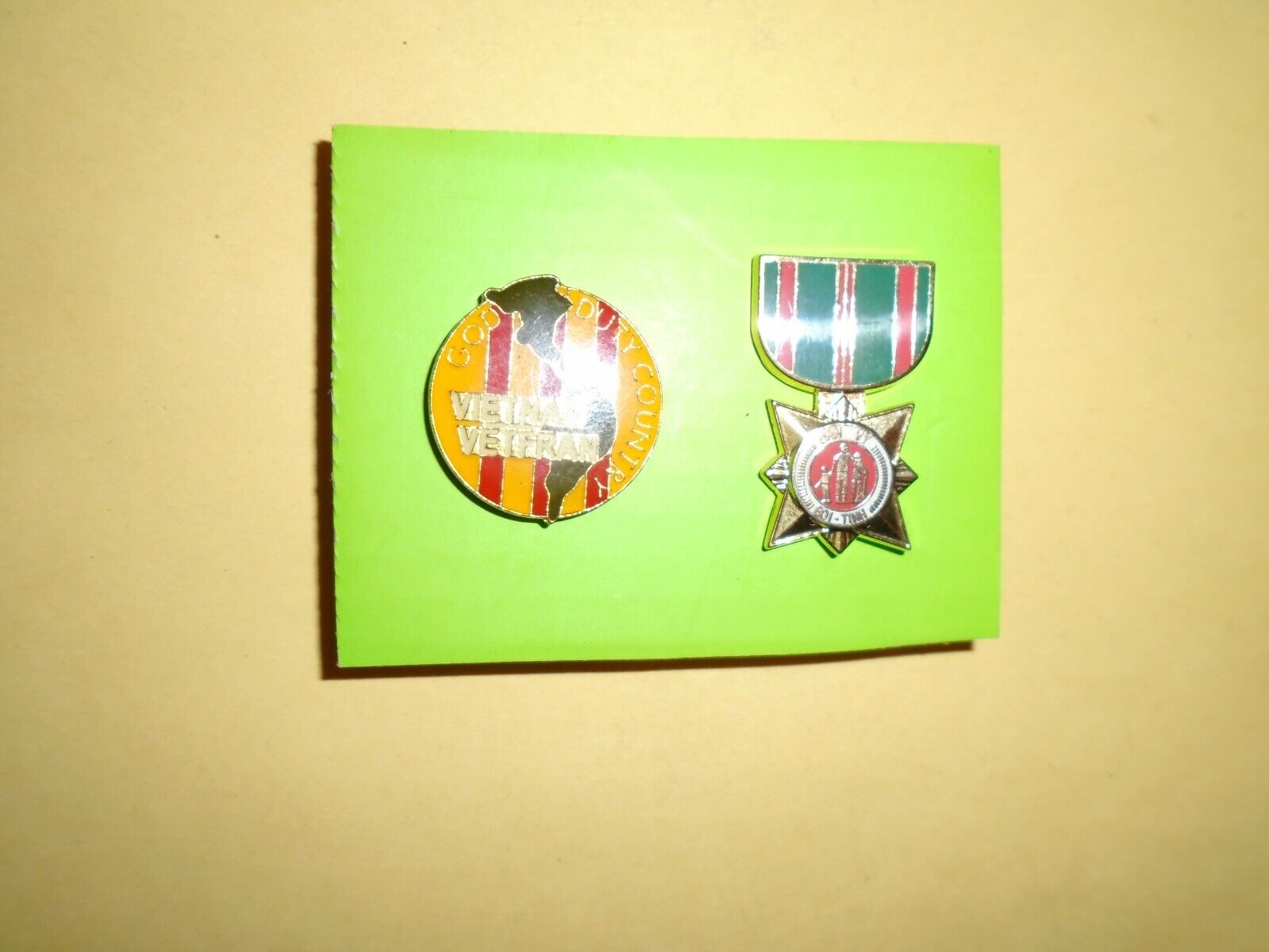 2 Vietnam War Items: VIETNAM VETERAN Pin And ARVN Military Mini Medal