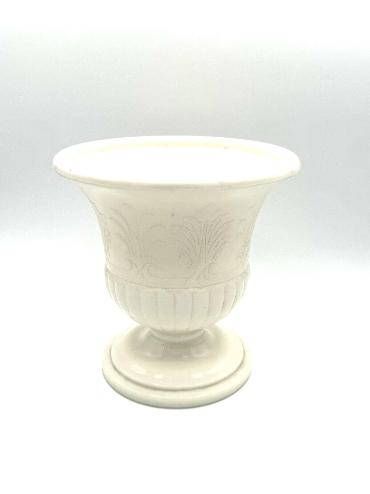 Vintage Monax white raised Fan design Urn /vase gorgeous shape and design work