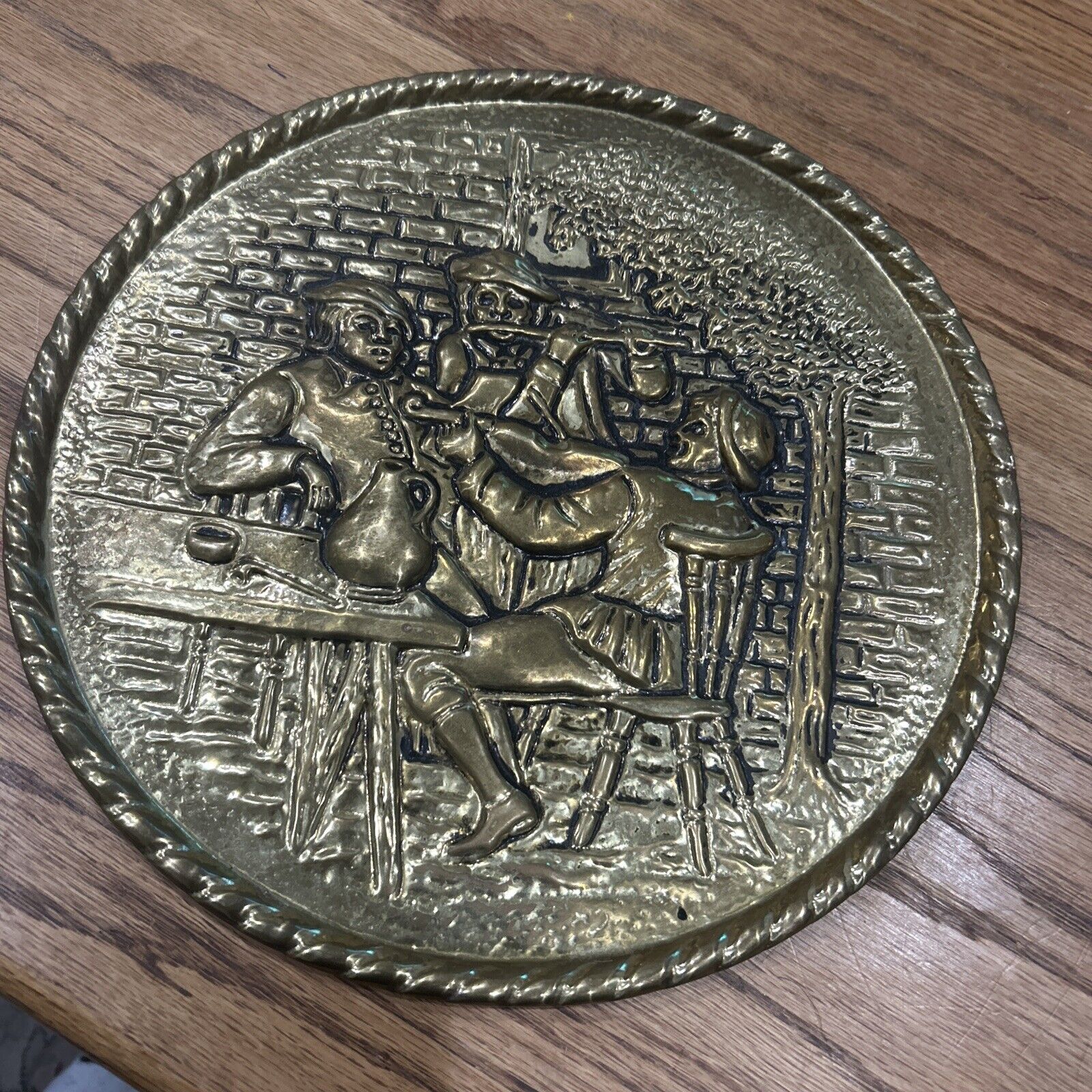 Reg 9 Peerage Vintage Brass Plate 3 Muscians In A Tavern Made In England