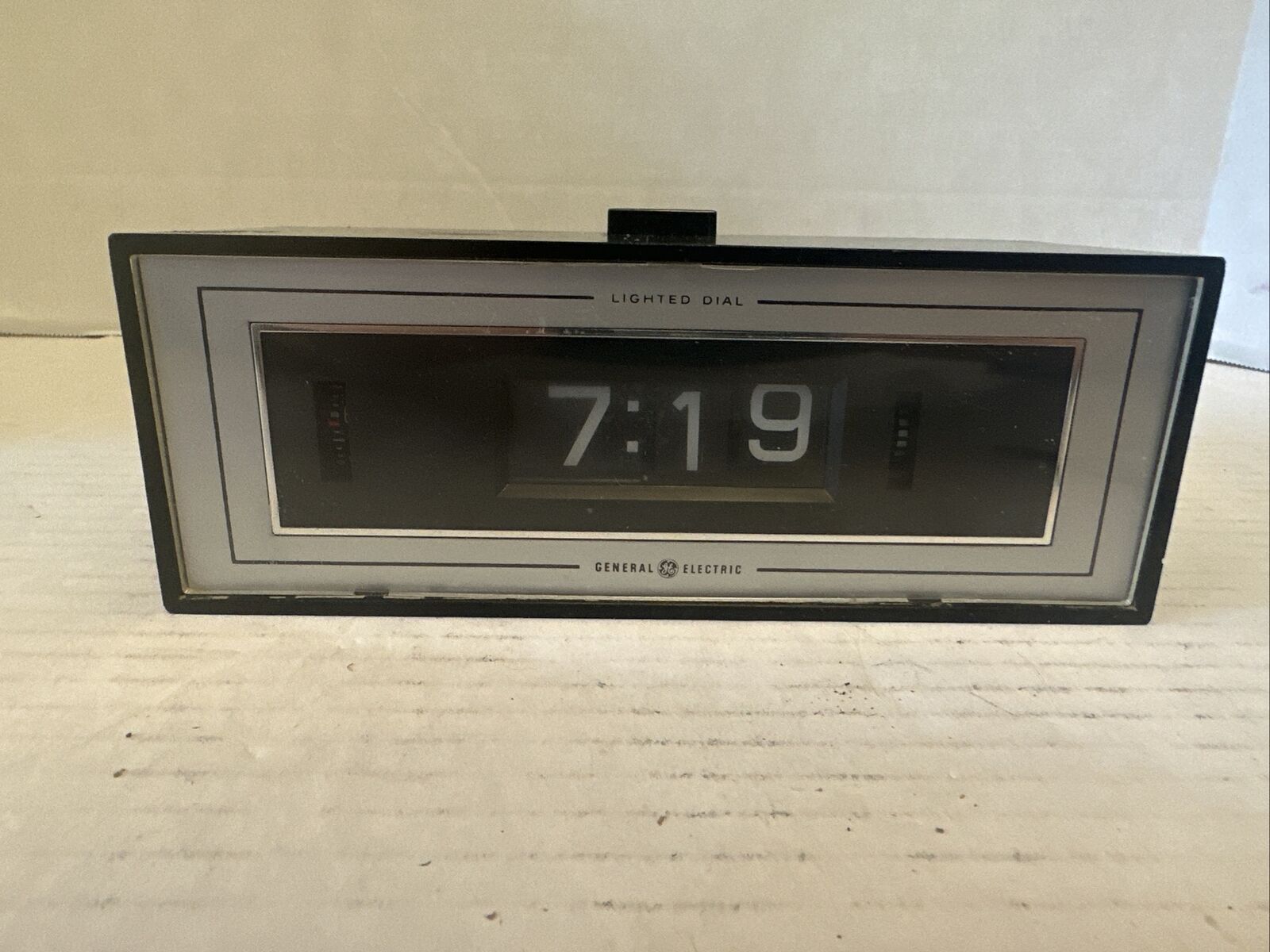 Vintage General Electric Model 8142-4 Alarm Clock Lighted Flip Dial