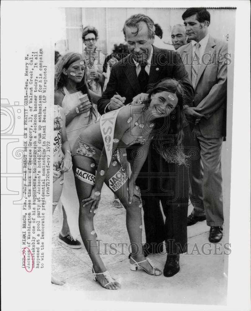1972 Press Photo Senator Henry M. Jackson and Supporters in Miami Beach, Florida