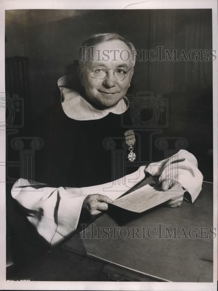 1937 Press Photo Reverend Ferdinand G Level In French Legion of Honor
