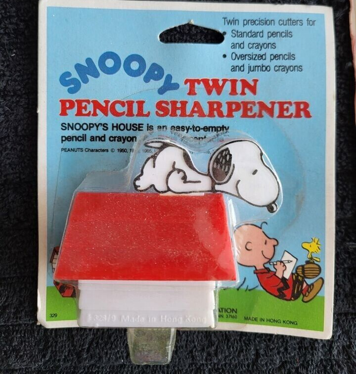 VINTAGE- NEW in PACKAGE Peanuts SNOOPY Twin Pencil Sharpener for Pencil & Crayon