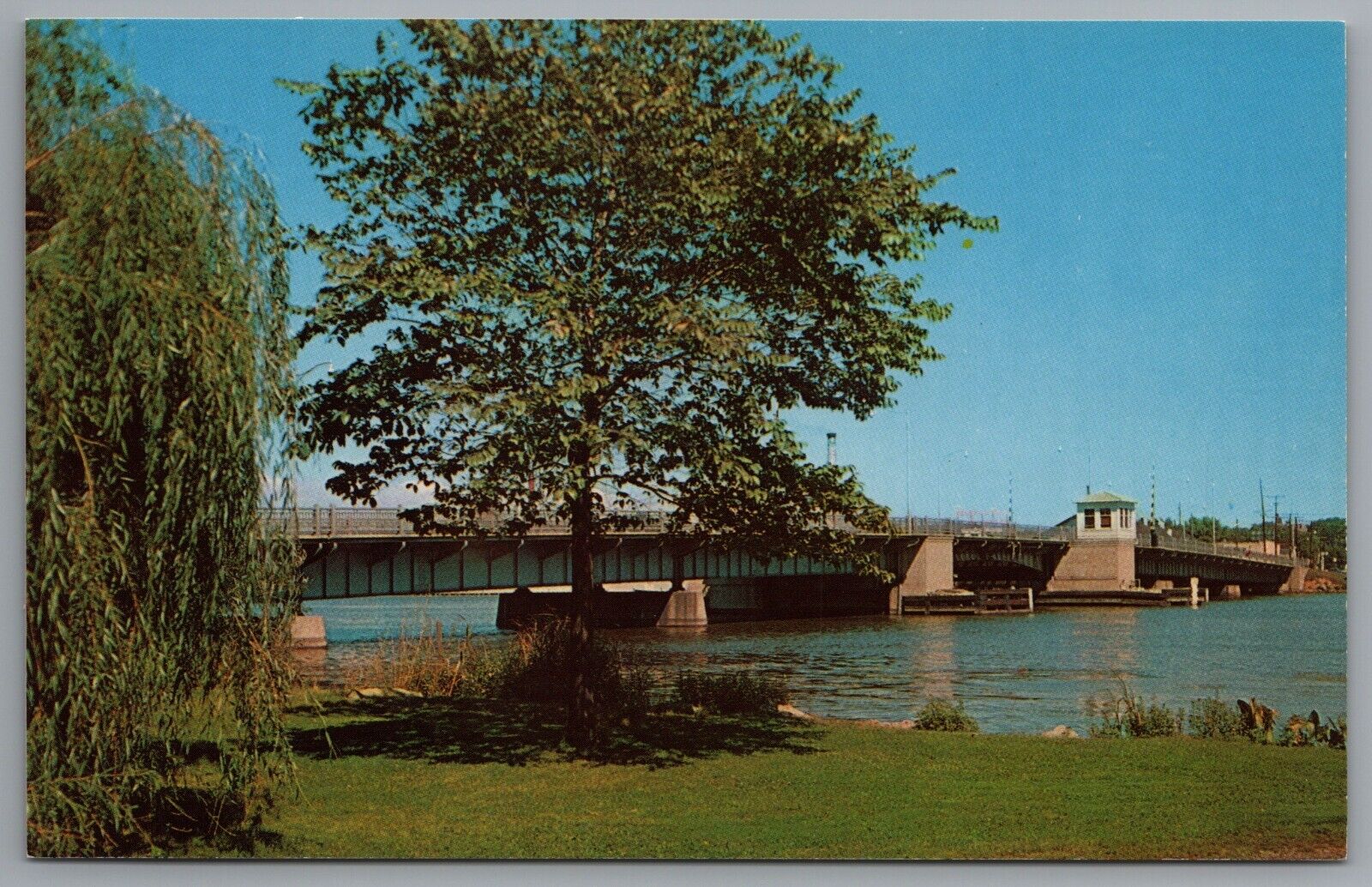 Oshkosh WI Wisconsin Avenue Bridge c1958 Chrome Postcard