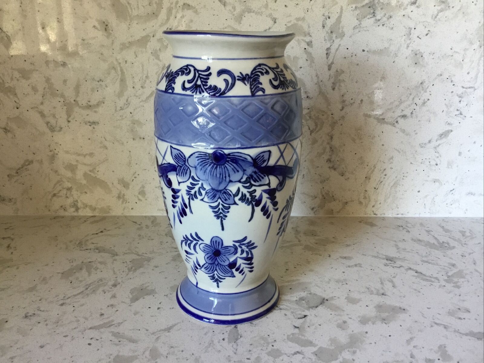 Vintage Chinese Blue & White Porcelain Floral Vase w/ Lattice Band 8 1/8” Tall