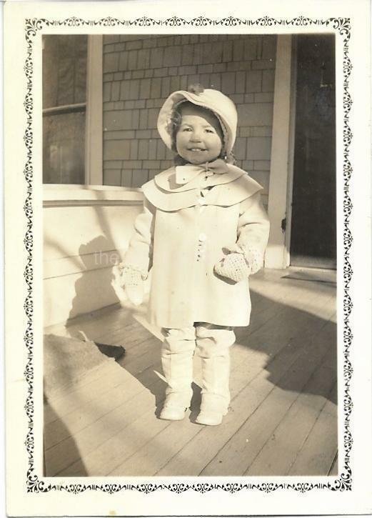 Found ANTIQUE PHOTO bw YOUNG GIRL 1930\'s CHILD Snapshot VINTAGE 111 16 I