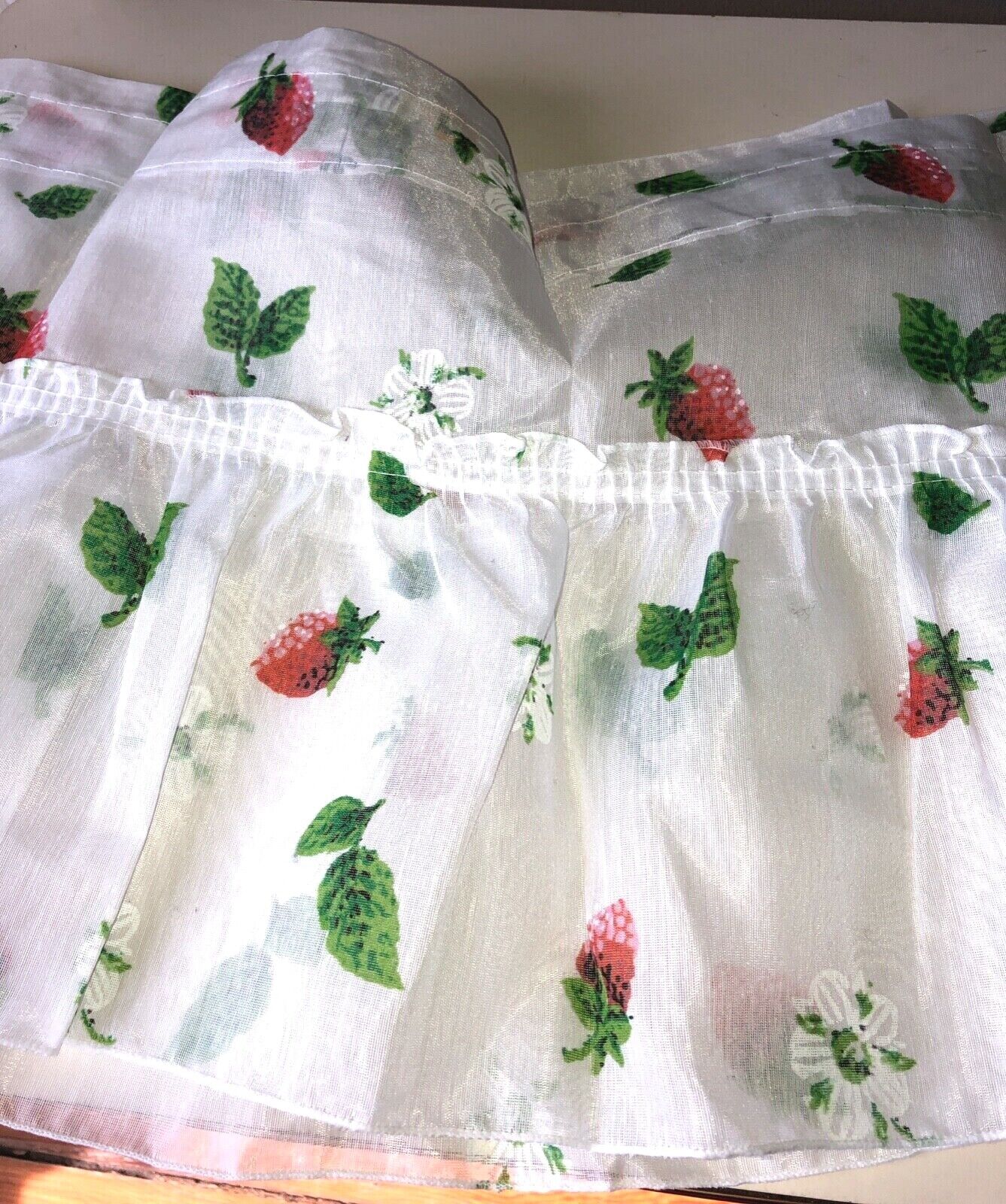 VTG 40'S-50'S RED WHITE STRAWBERRY FLORAL PRINT ORGANZA FABRIC CURTAINS&VALANCES