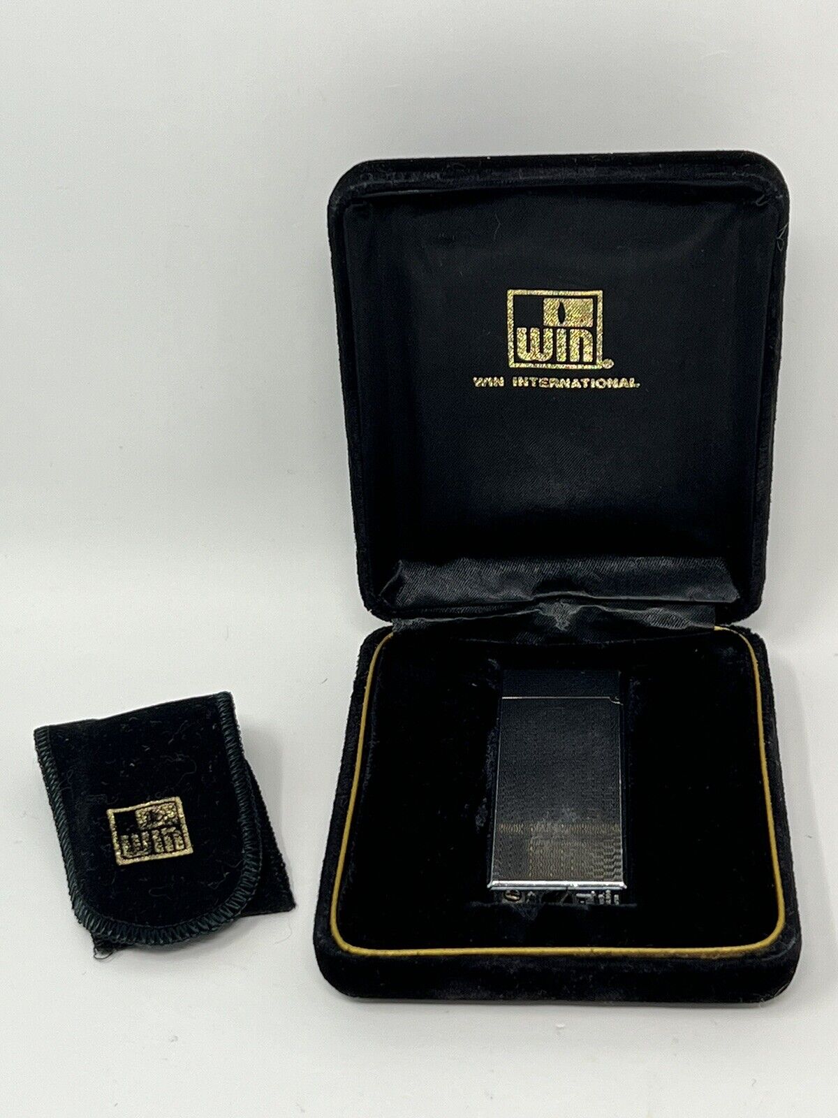 Vintage Win International Silver Lighter In Original Velvet Box Japan Model 3300
