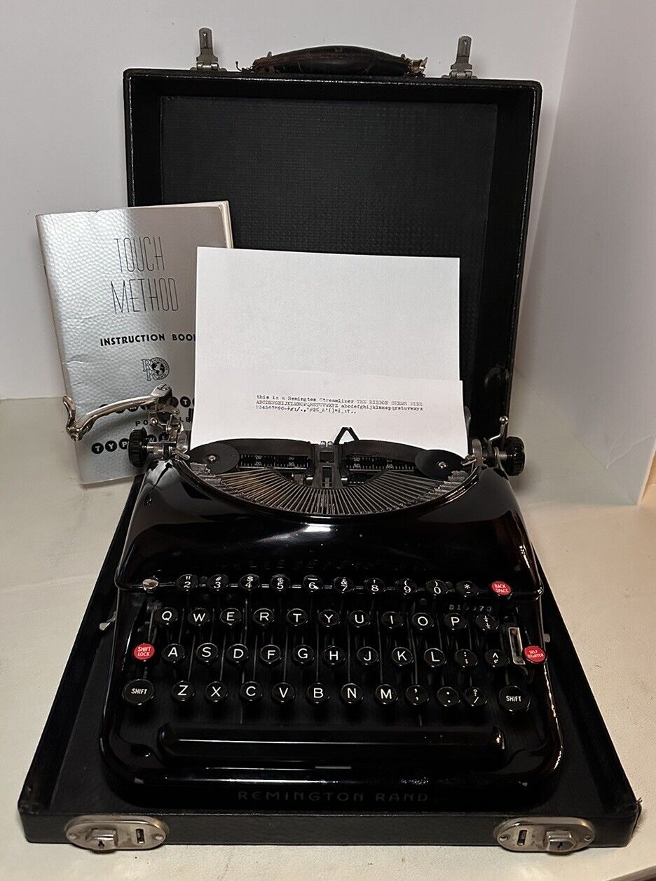 VTG 1940s REMINGTON RAND STREAMLINER Black Glossy Portable Typewriter W/ Case