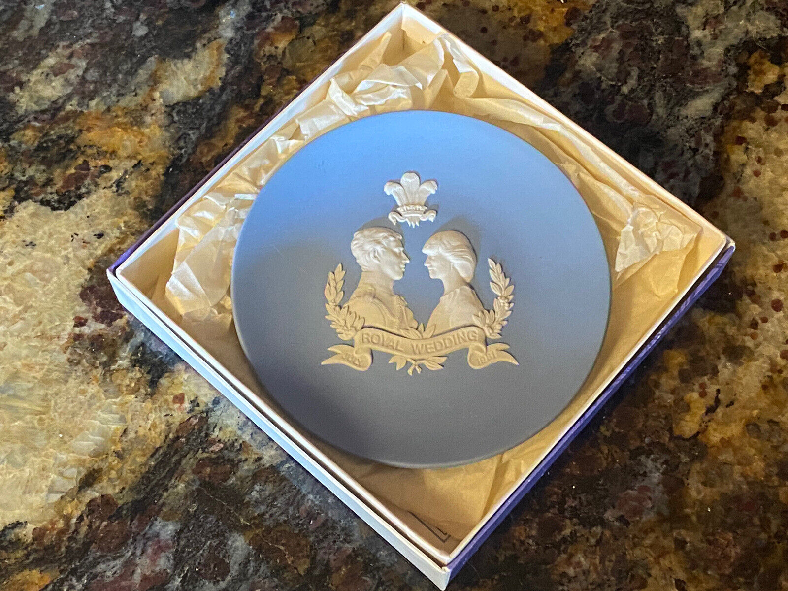 1981 Wedgwood Royal Wedding Charles and Diana Souvenir Plate WITH ORIGINAL BOX