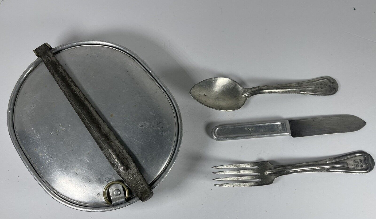 WW1 US Army Unit Marked TUSA Co 1917 Dated Mess Kit W/ Eating Utensils 104 Co. E