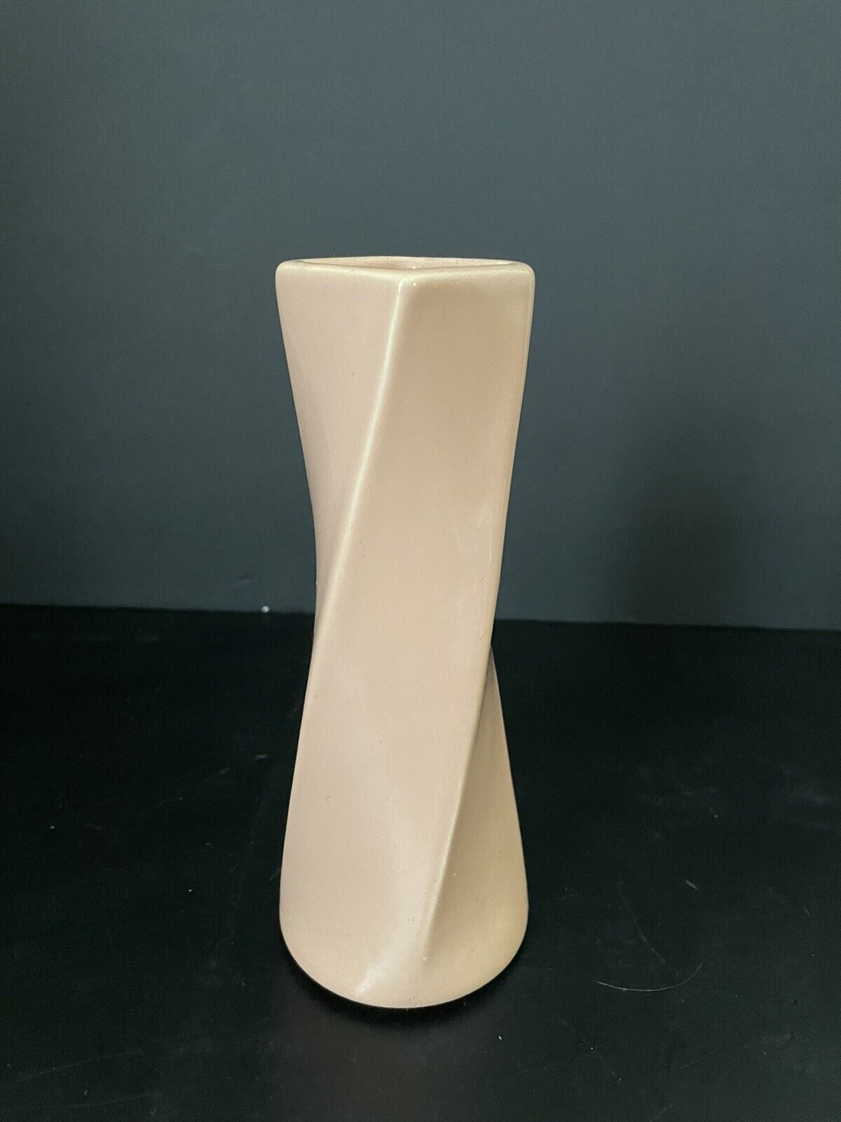 VTG McCoy Pottery Pink/Peach Twisted Vase MCM  542 USA