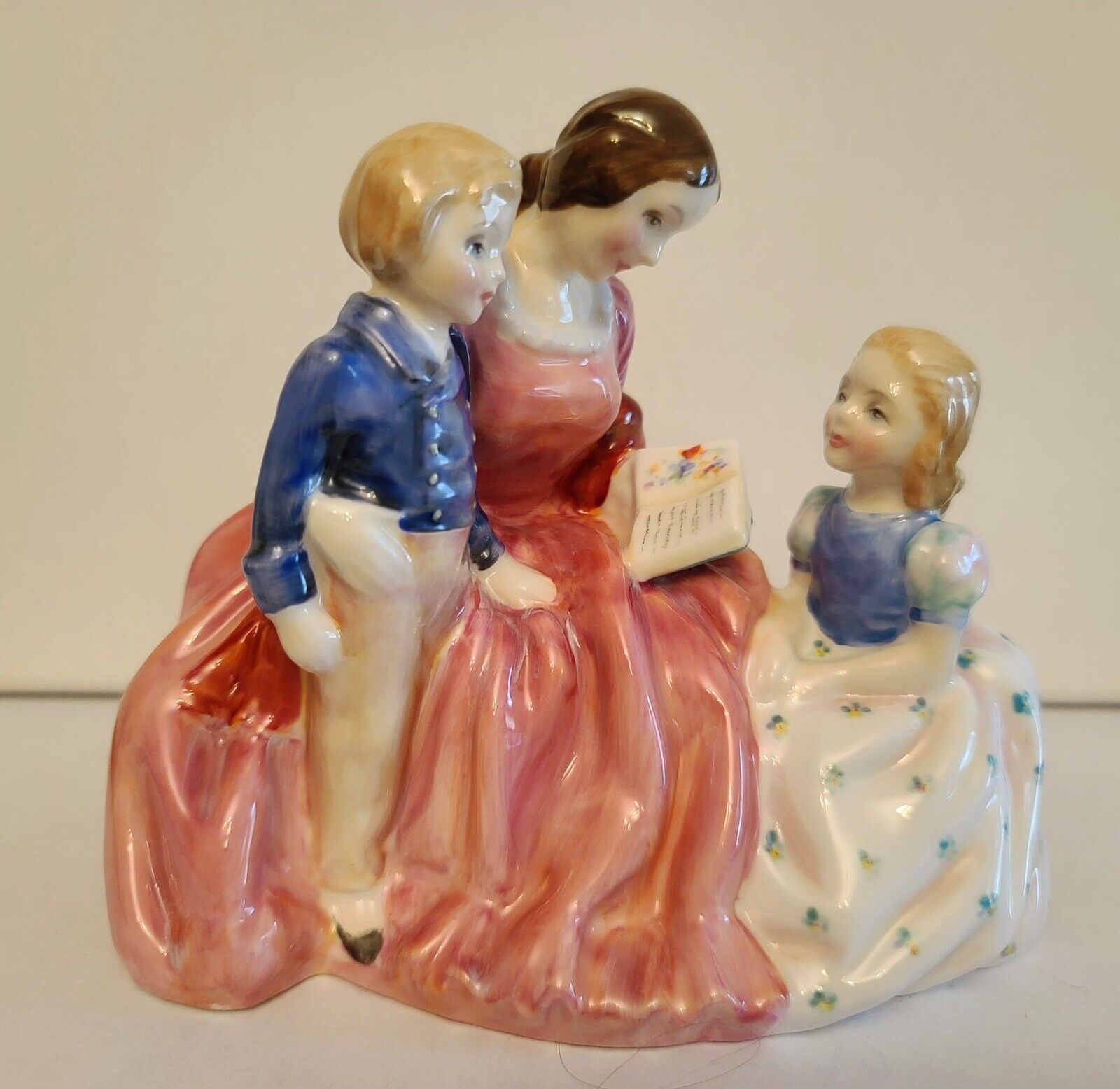 VTG Royal Doulton THE BEDTIME STORY Figurine NH2059 MOTHER KIDS Mint Condition