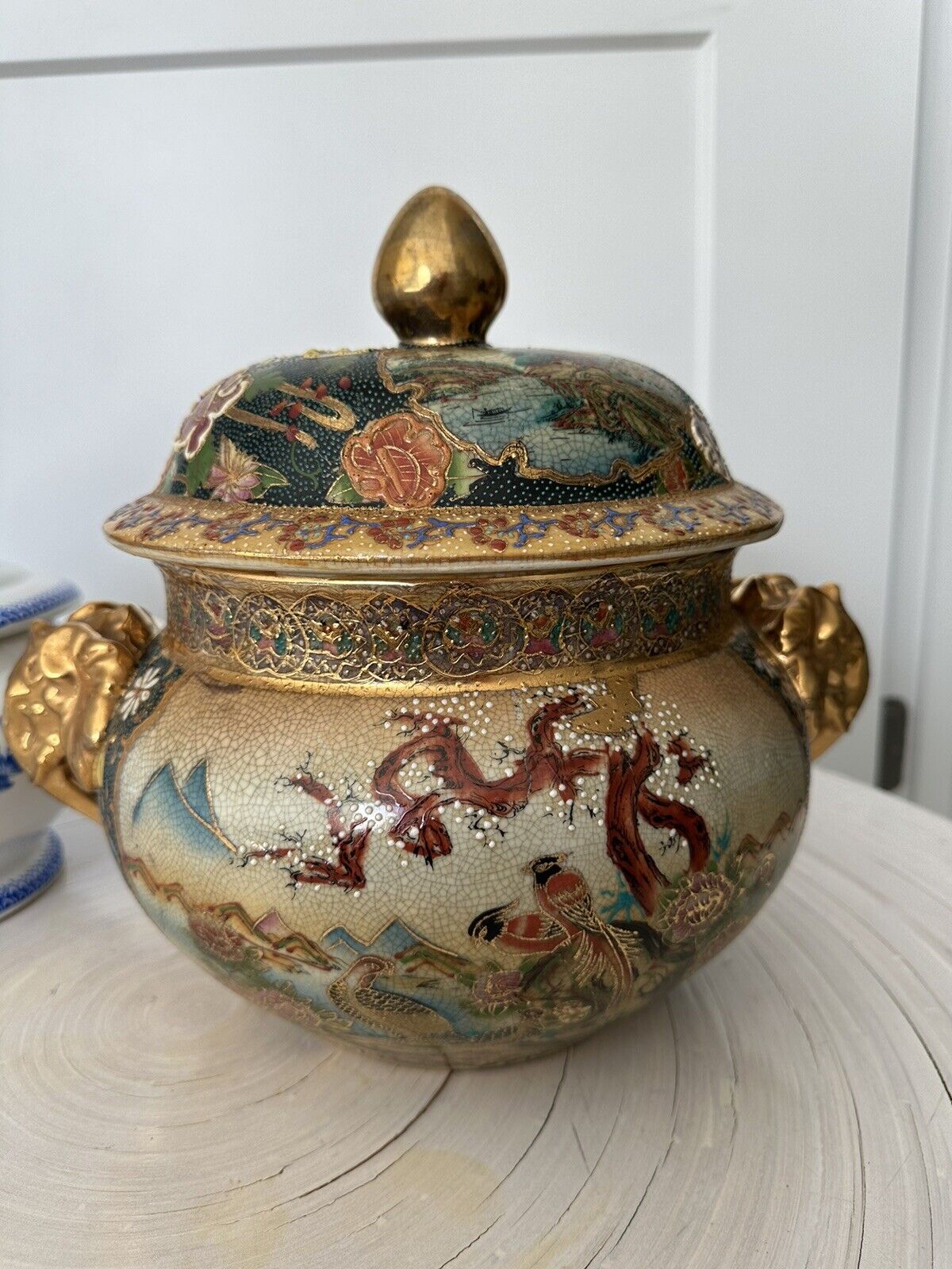 Beautiful vintage Satsuma style vase/tureen  with lid, painted with gold trim